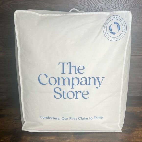 The Company Store Luxe Olympia Down Extra Warmth Comforter in White. Full Size. - Picture 7 of 15